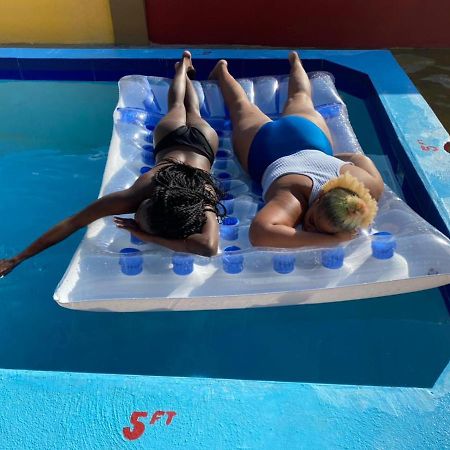 Paradise Villa Shared Onsite Private Pool Onsite Gym Ocho Rios Exterior photo