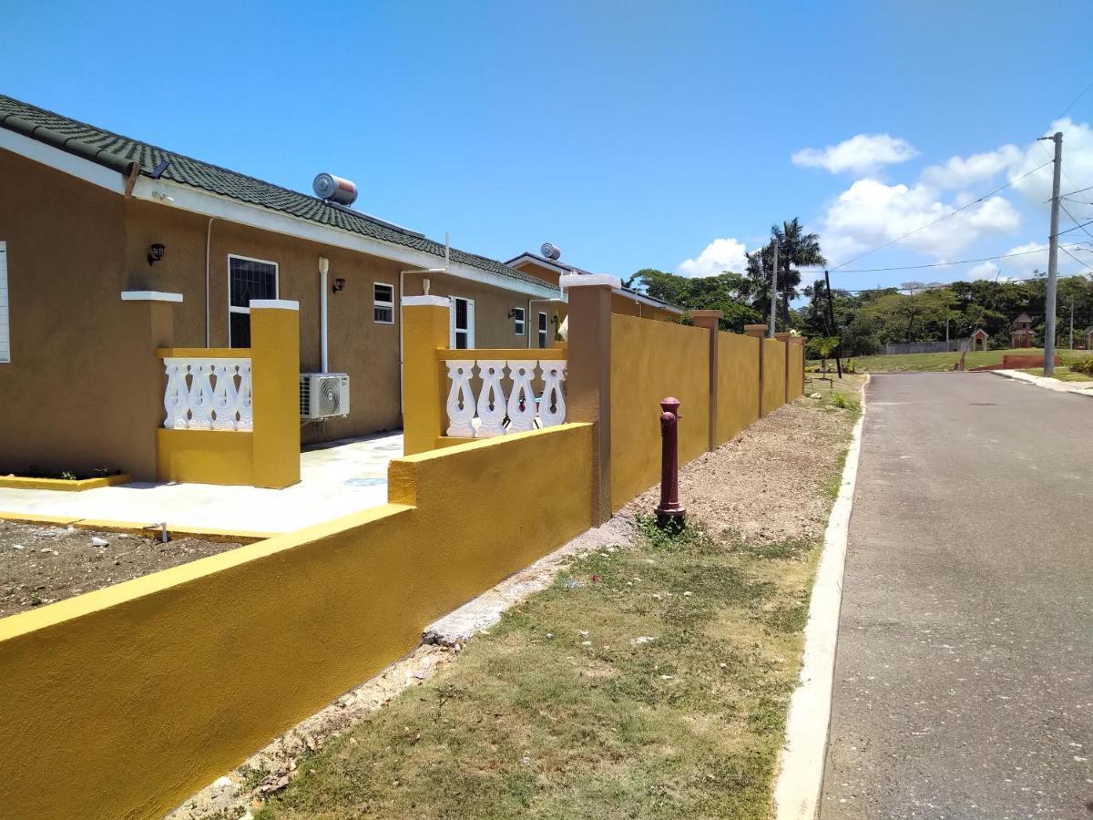 Paradise Villa Shared Onsite Private Pool Onsite Gym Ocho Rios Exterior photo