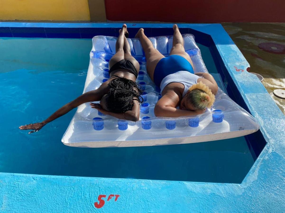 Paradise Villa Shared Onsite Private Pool Onsite Gym Ocho Rios Exterior photo