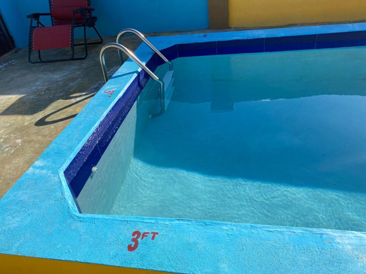 Paradise Villa Shared Onsite Private Pool Onsite Gym Ocho Rios Exterior photo