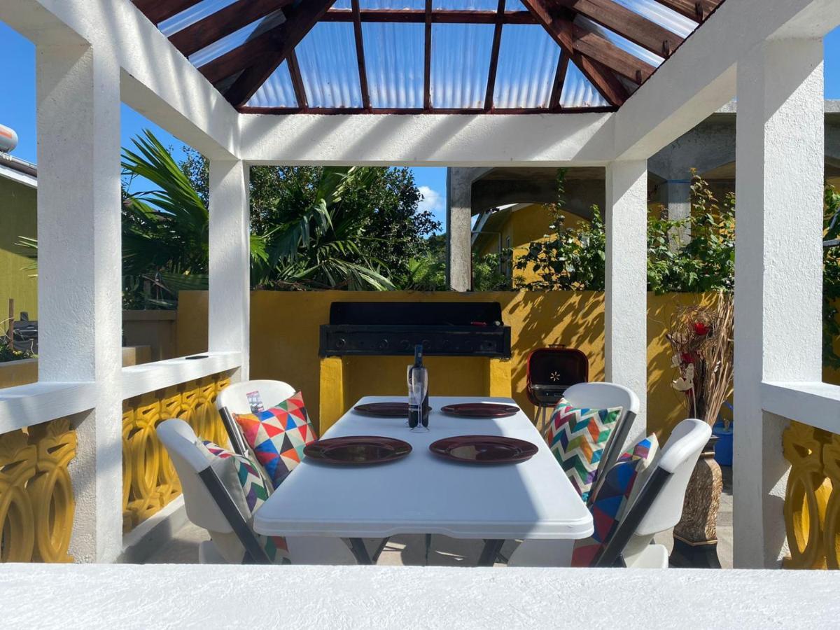 Paradise Villa Shared Onsite Private Pool Onsite Gym Ocho Rios Exterior photo