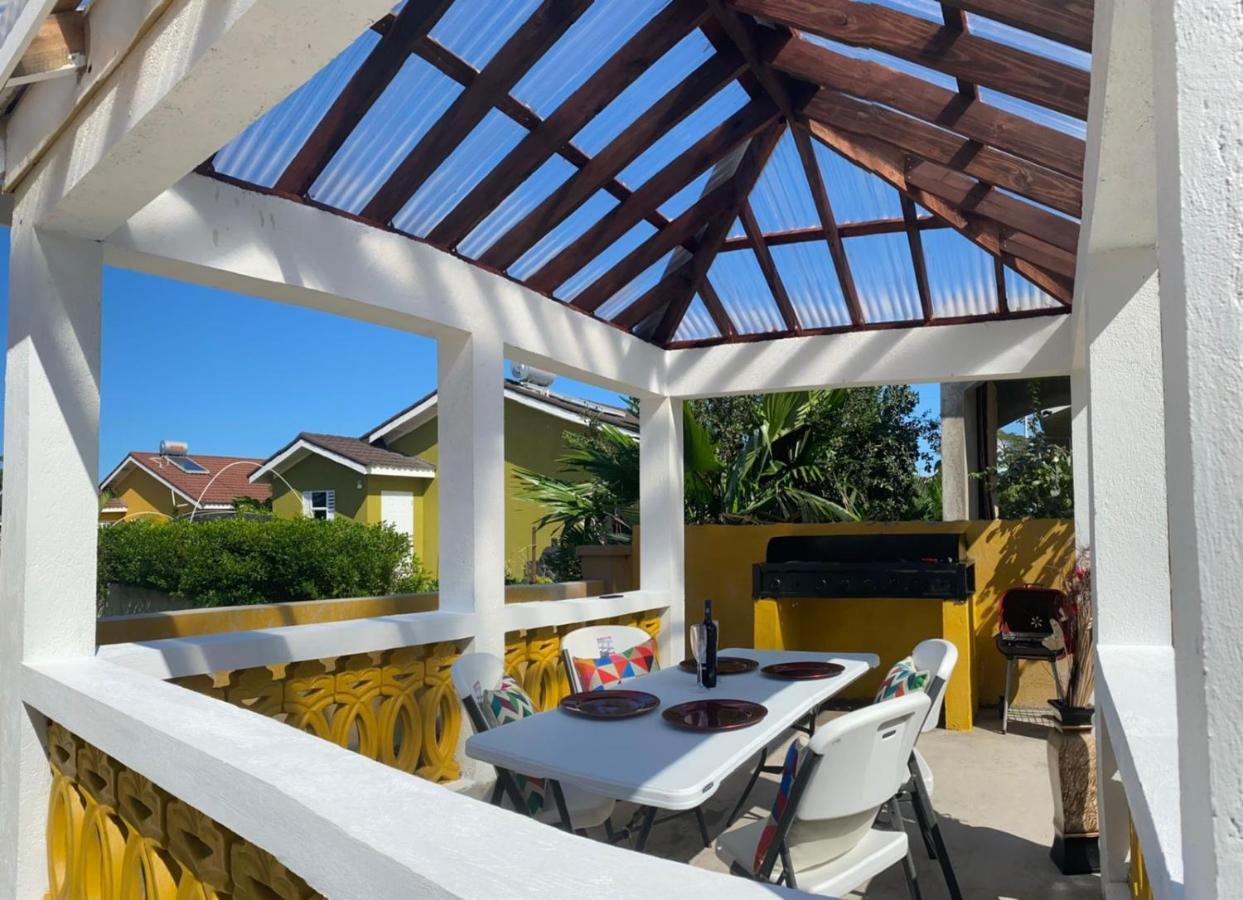 Paradise Villa Shared Onsite Private Pool Onsite Gym Ocho Rios Exterior photo