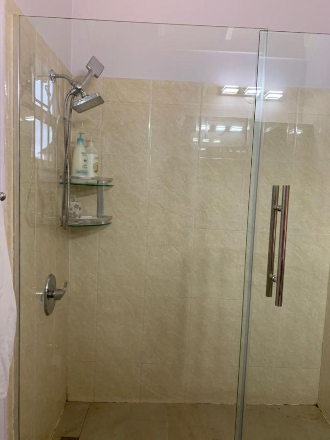 Paradise Villa Shared Onsite Private Pool Onsite Gym Ocho Rios Exterior photo